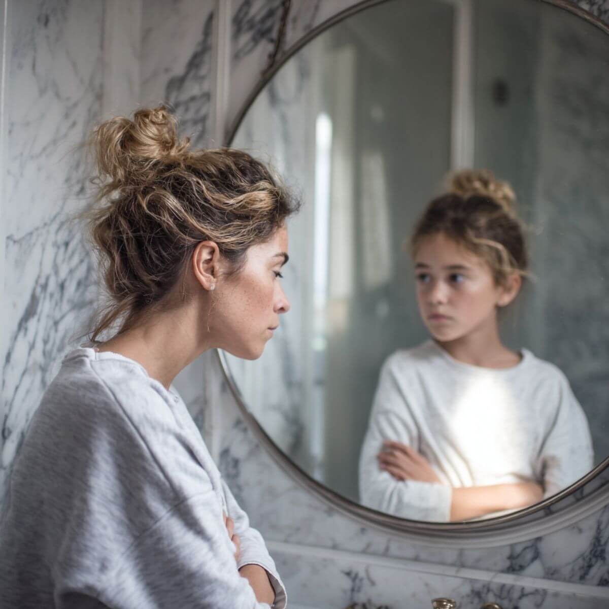 Le Piège du Réconfort : Pourquoi 'Rassurer' votre Enfant Intérieur ne Suffit Pas